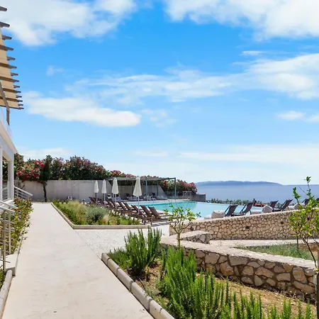 Momento Aparthotel 4*