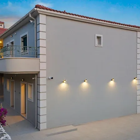 Momento Aparthotel Vlachata